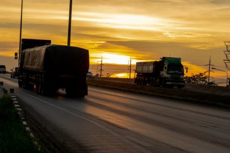 Transporte terrestre de cargas: segurança e eficiência para sua logística